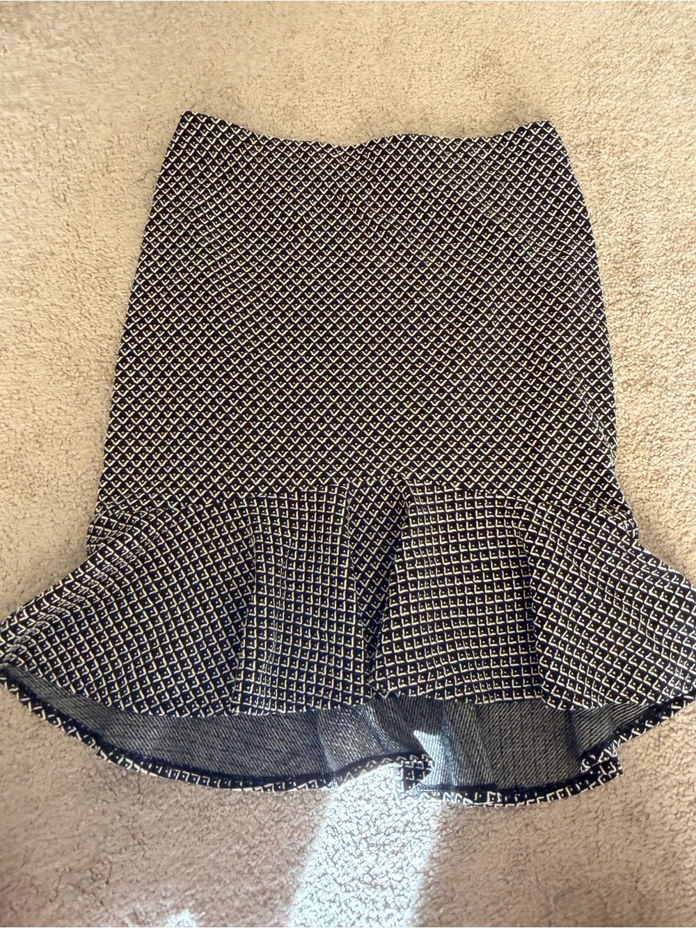 Max Studio Size L Black and White Patterned Pencil Ruffle Hem Women's Skirt